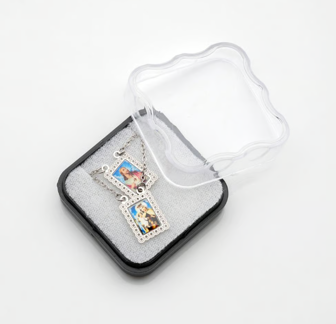 Escapulário de inox escurece? Verdades sobre a durabilidade do material
